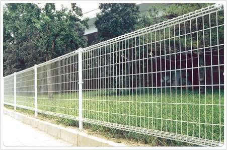 桃型柱防护网,三角折弯护栏网，桃型护栏